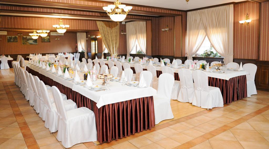Hotel Czardasz Koziegłowy Екстериор снимка